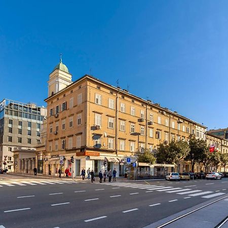 Deluxe Apartments & Rooms "In The Center" Rijeka Exteriör bild